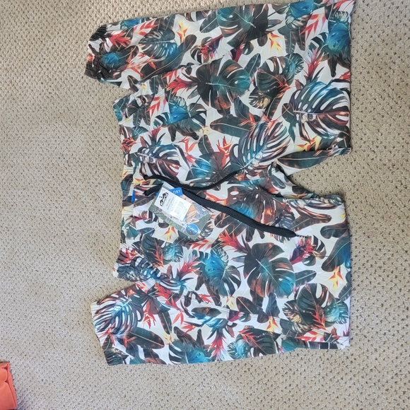 Kavu, Tropical print jogger, Size small - Picture 2 of 4